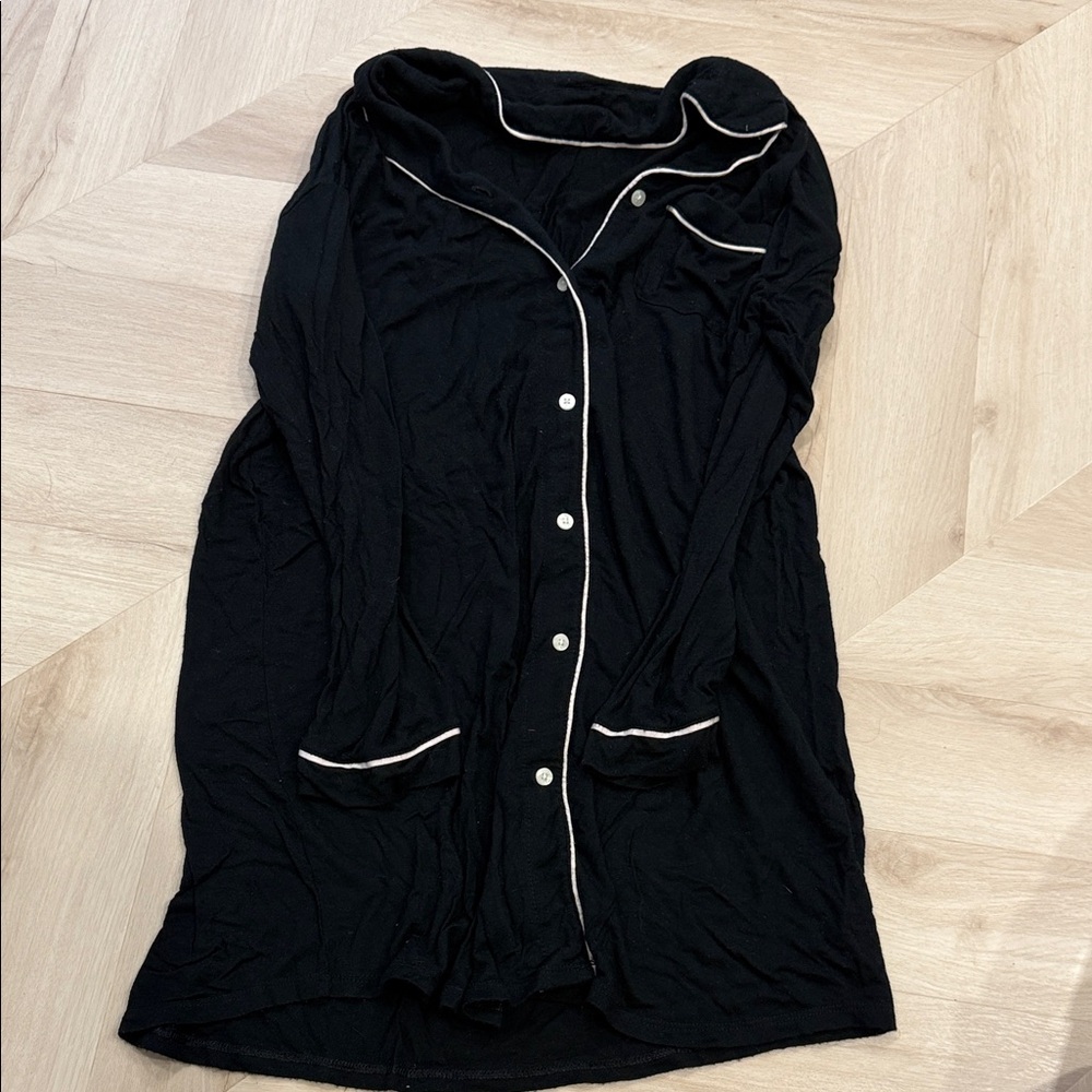 stars above Black Button-Front Sleep night gown with pink Piping